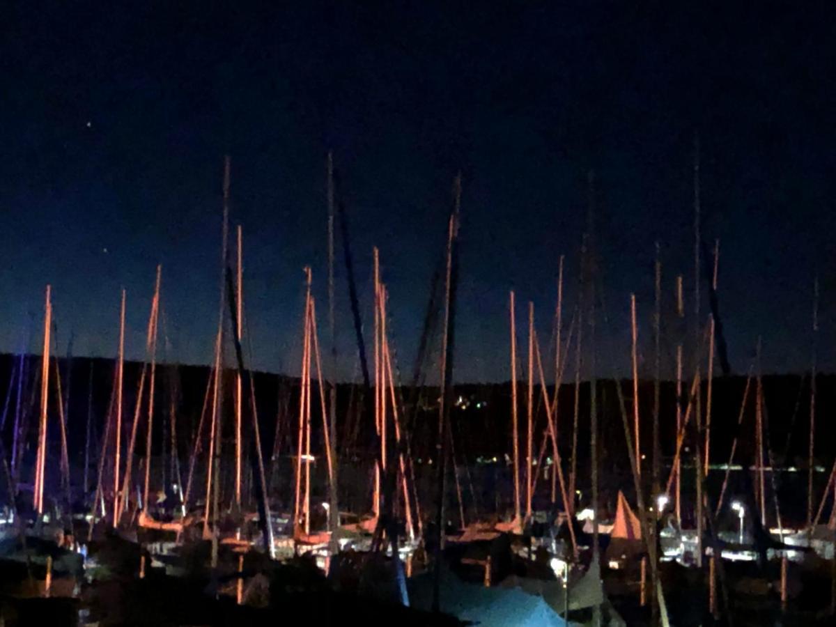 Zwischen Hafen Und Strandbad Konstanz Buitenkant foto