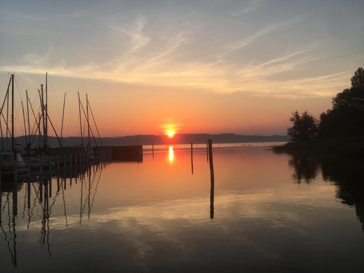 Zwischen Hafen Und Strandbad Konstanz Buitenkant foto