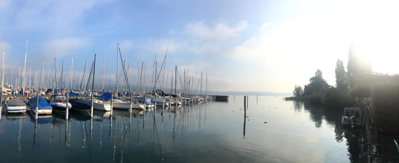 Zwischen Hafen Und Strandbad Konstanz Buitenkant foto